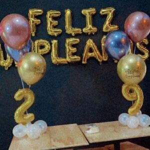 NÚMEROS METALIZADOS CON  BASE Y GLOBOS CON HELIO