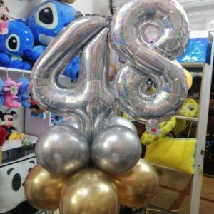 CENTRO DE MESA CON DOS NÚMEROS METALIZADOS